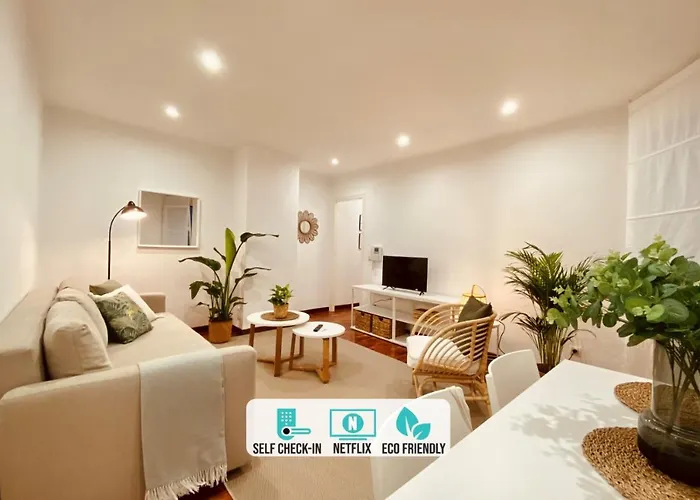 Quiet Marina Gardens Apartment